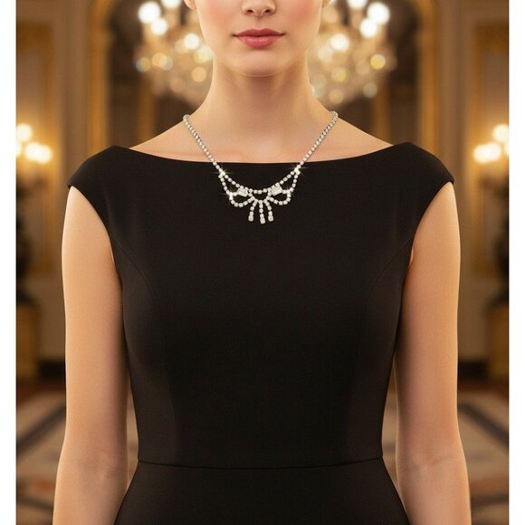 Vintage Rhinestone Necklace With Bow Design & Box Clasp 15" - Picture 4 of 7